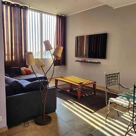 Tres Bel En Avec Parking アパート *